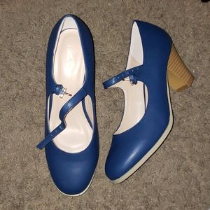 Navy blue Mary Jane style heels size 7.5 NWOT